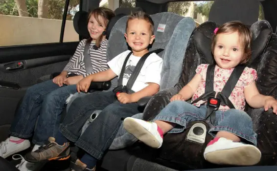 Recomendaciones para viajar con niños en auto - kineplanet